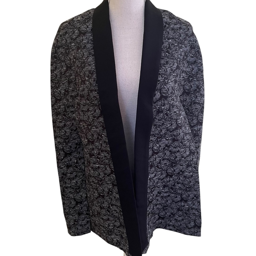 Jamy Tarr Black/Grey Dark Jacquard Floral Tux Cape S